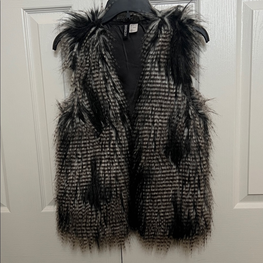 H&M Divided Faux Fur Black and Gray Vest